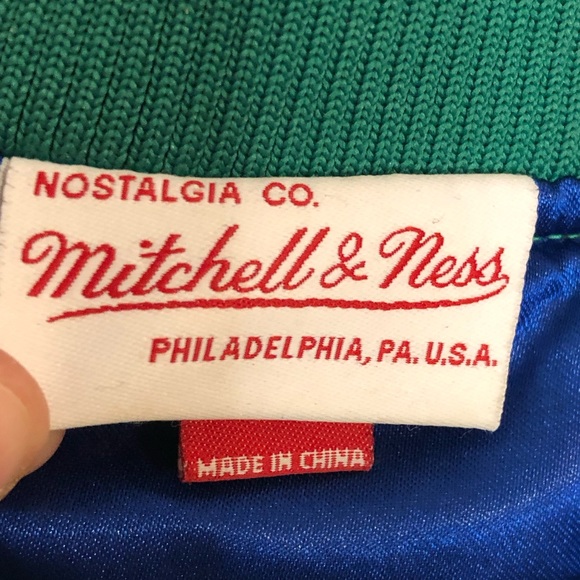 MITCHELL & NESS Dallas Mavericks HARDWOOD TRACK JACKET - Picture 5 of 10